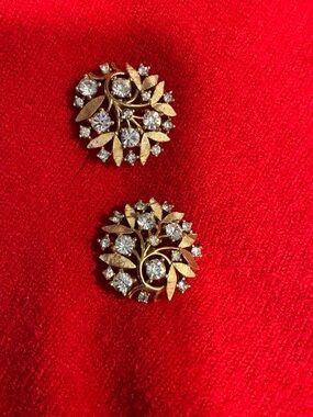 Vintage Crown Trifari Gold Rhinestone Floral Cluster Clip-On Earrings